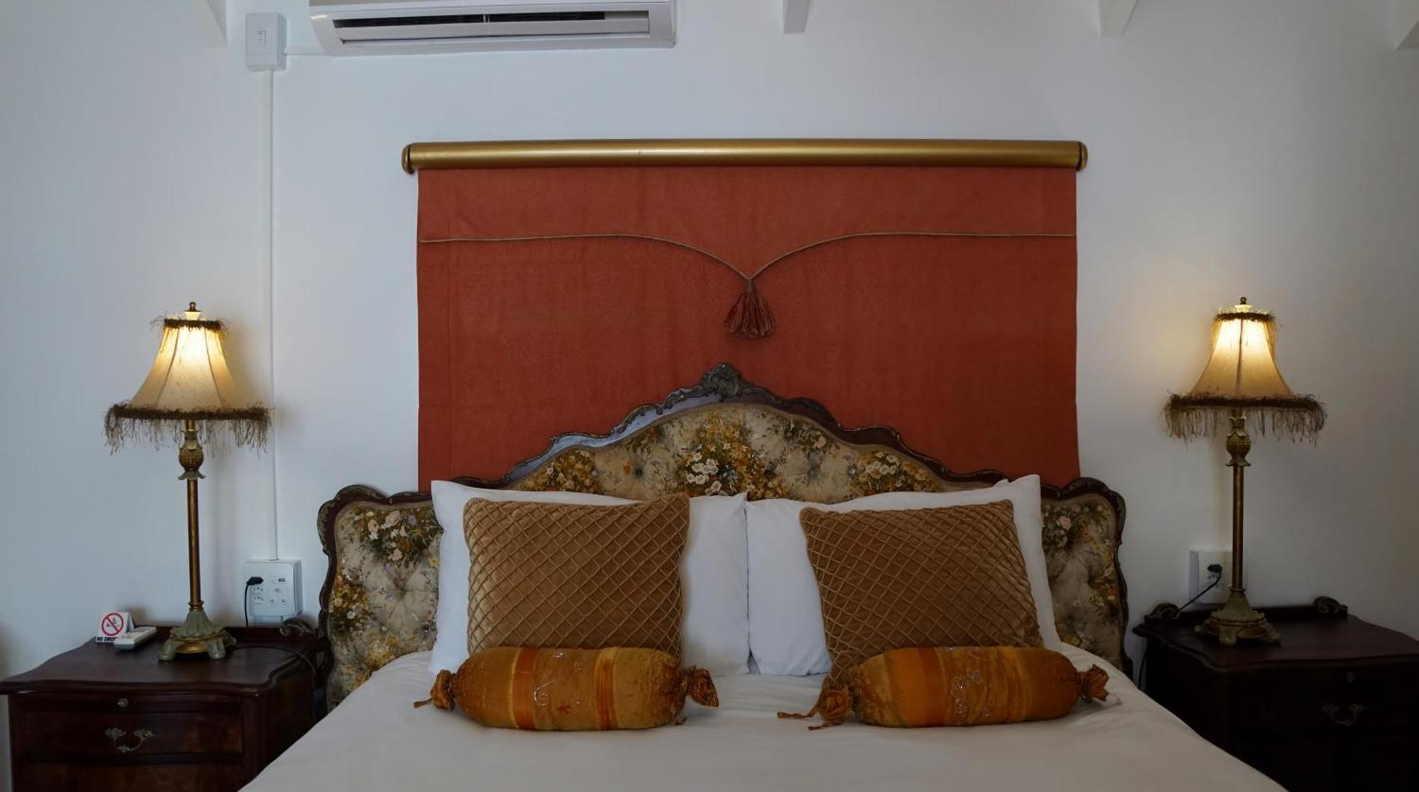 ホテル Paternoster Manor エクステリア 写真