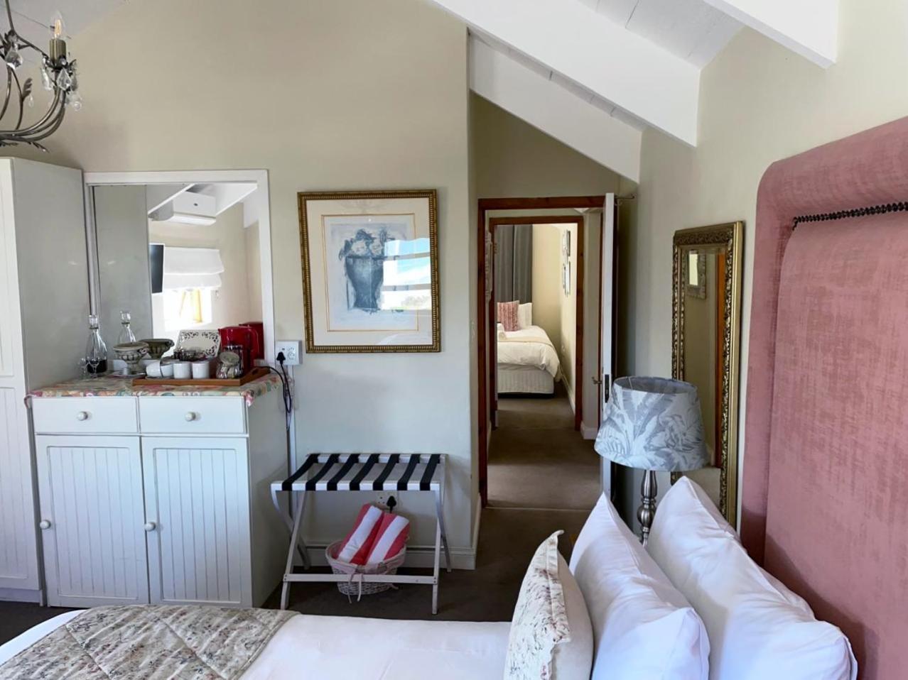 ホテル Paternoster Manor エクステリア 写真
