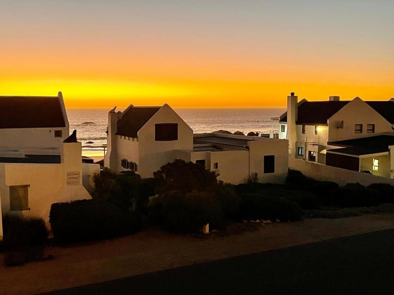 ホテル Paternoster Manor エクステリア 写真